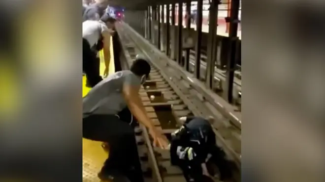 New York officer rescue