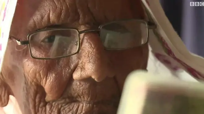 مینا بی بی بٹوارے سے پہلے فیروزپور میں رہتی تھیں۔ تقسیم سے ایک روز پہلے انھیں معلوم ہوا کہ انھیں فیروز پور چھوڑ کر پاکستان جانا پڑے گا۔