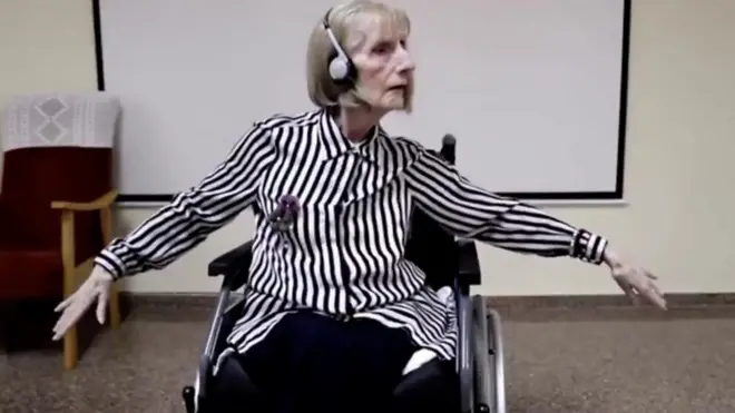 أصدرت جمعية خيرية إسبانية مقطع فيديو لمريضة الزهايمر، مارتا غونزاليس، وهي راقصة باليه سابقة، وقد تذكرت رقصها عندما استمعت إلى موسيقى بحيرة البجع لتشايكوفسكي.