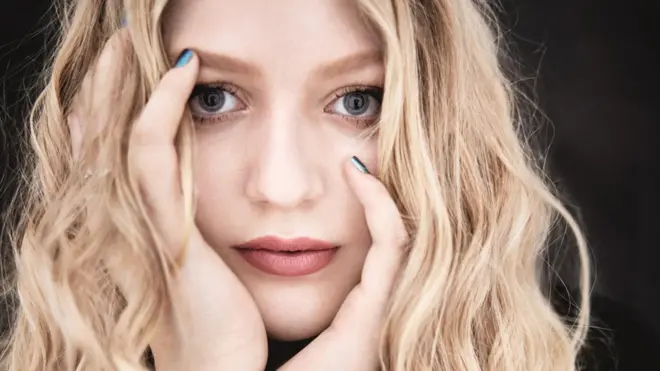 Fotografía de Alanah hecha por el fotógrafo de moda Rankin.