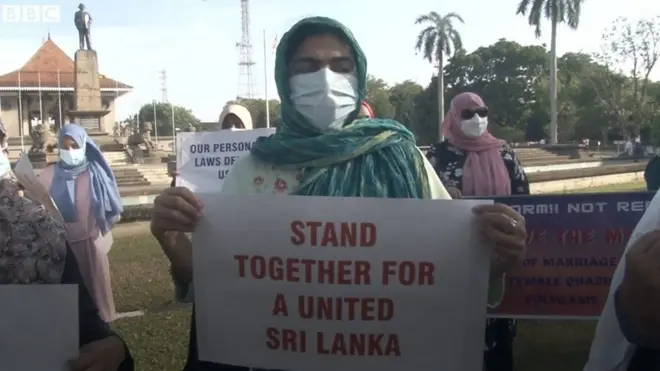 ''මුස්ලිම් නීති අහෝසි කරන්න එපා. සංශෝධනය කරන්න.''