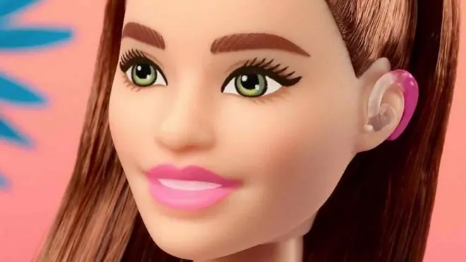 Stigla prva Barbi lutka sa slušnim aparatom