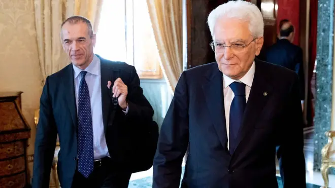Carlo Cottarelli (solda) ve Cumhurbaşkanı Sergio Mattarella arşamba günü bir kez daha bir araya geliyor