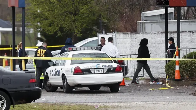 کیمیو نامی کلب کے باہر کا منظر