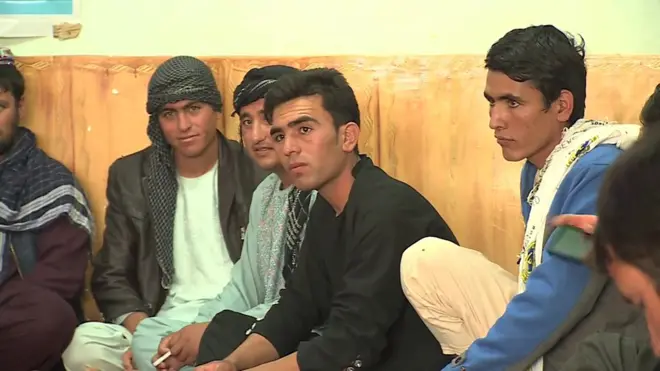 در کشوری که شصت درصد جمعیتش را جوانان تشکیل می دهند، ازدواج - بخصوص برای پسران- تبدیل به یک چالش شده.