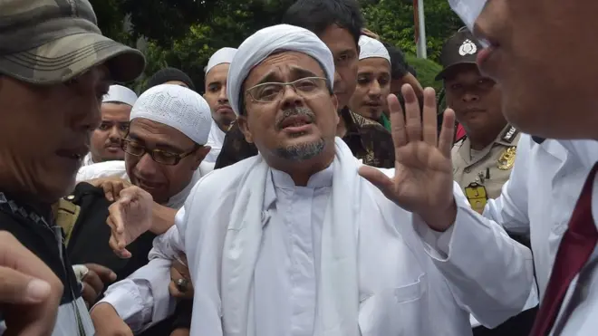 Beberapa kasus hukum yang dihadapi oleh Rizieq Shihab termasuk dugaan penistaan simbol negara, pencemaran nama baik, dan pornografi.