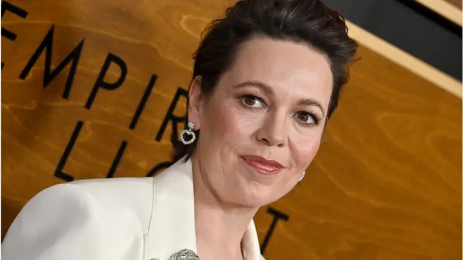 Исполнительница главной роли в фильме "Империя света" Оливия Колман на лос-анджелесской премьере картины 1 декабря 2022 г. За эту роль Колман уже получила номинацию на "Золотой Глобус" и считается одним из главных претендентов на "Оскар".