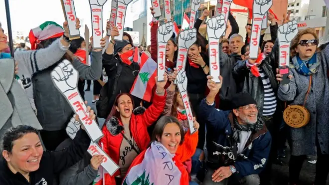 استعادت المظاهرات زخمها مؤخراً بسبب التباطؤ في الاستجابة لمطالب المتظاهرين