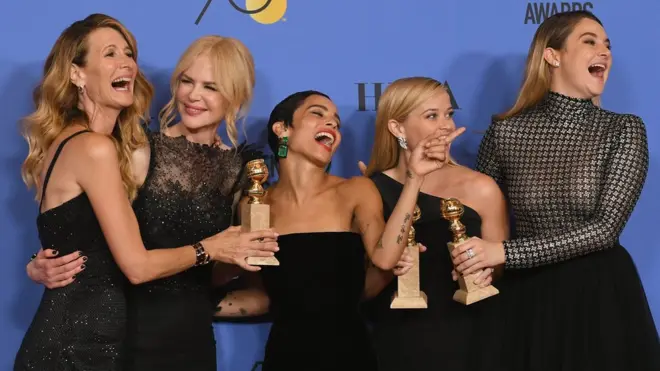 《小谎言》获最佳限定剧、电视电影，主演们在庆祝