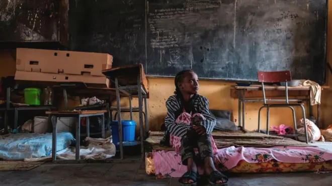 Sababa lola Tigraay keessa tureen manneen barnootaa kaampii baqattootaa ta'aniiru