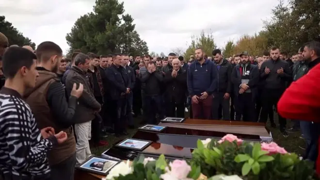 Sahrana šest članova porodice Cara