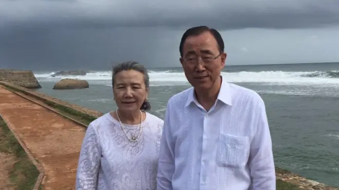 මූන් යුවළ ගාලු කොටුවේ