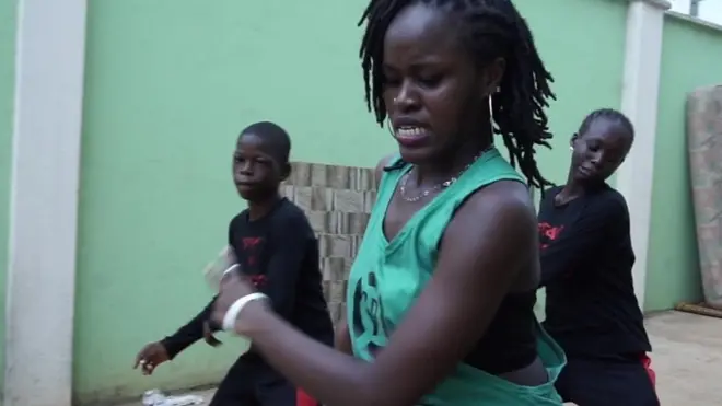 Сейи Олуйоле с учениками