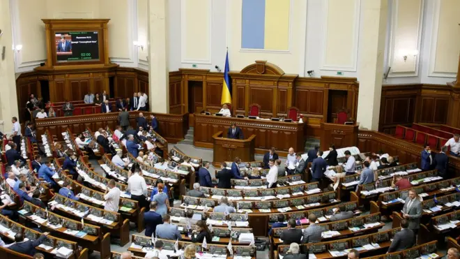 Експерти прогнозують, що депутатів восени захопить виборча кампанія, яка повільно, але наближається