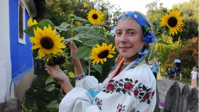 Як і сьогодні, на вересневий Новий рік дівчата намагалися передбачити свою майбутню долю та наворожити собі судженого