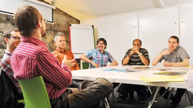 2015년에 '조직 전체에서 일어나는 일을 모두 아는 것이 좋은지, 아니면 소수의 개인으로 제한해 소통하는 것이 더 나은지'를 알아보기 위한 연구가 진행됐다