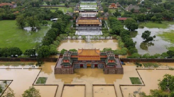 Cố đô Huế chìm trong nước lũ do những trận mưa như trút nước ngày 12 tháng 10 năm 2020