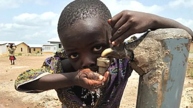 ఇక్కడ ఉన్న ఒకే ఒక్క పాఠశాలలో అర్హత కలిగిన ఉపాధ్యాయులు లేరు. చాలా మంది గ్రామస్తులకు రెండు పూటల అన్నం దొరకడం కూడా భాగ్యమే