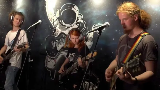 Тијенџерска рок група из Украјине