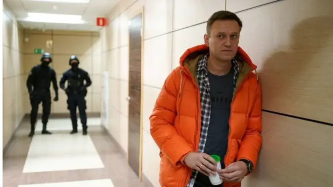 Силовики в офисе Фонда борьбы с коррупцией (ФБК*) в декабре 2019 года