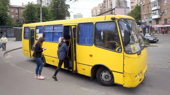 Щоб не збанкрутіти. Столичні маршрутки підвищать ціни і проситимуть владу заборонити роботу транспорту
