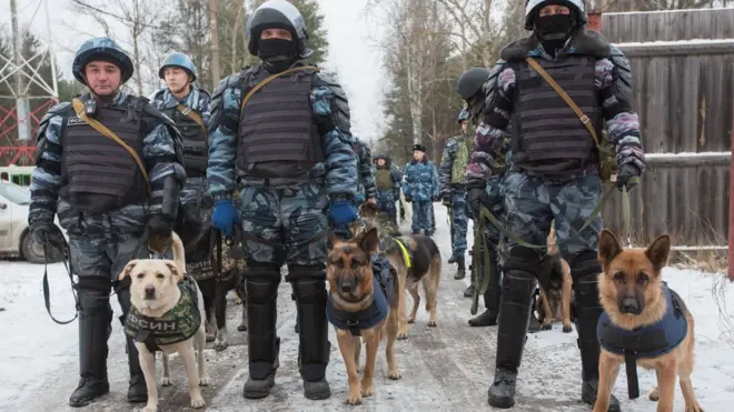 сотрудники ФСИН