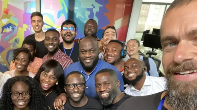 Twitter CEO Jack Dorsey wit staff of one tech company Andela for Lagos Nigeria wen e visit di west African nation in November 2019