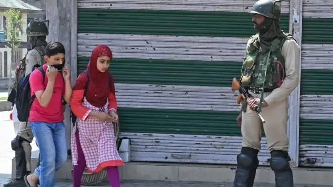 पढ़िए आज के अख़बारों की सुर्ख़ियां.