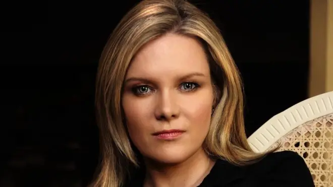 जूलिया बेल