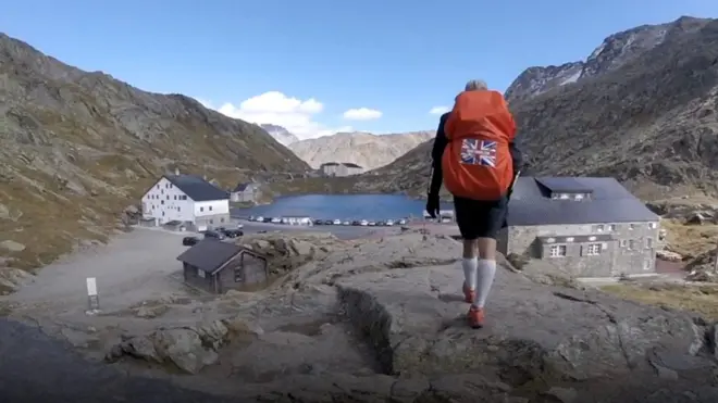 Дэн Кили пробежал более 2 тысяч километров из Рима в Лондон, собирая деньги на благотворительность.