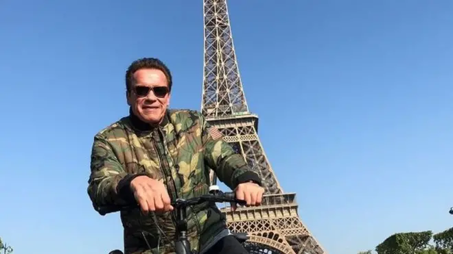 Schwarzenegger mengucapkan terima kasih karena 'telah memberinya kesempatan untuk merusak foto turis'.