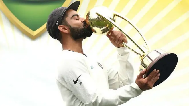 బోర్డర్ గవాస్కర్ ట్రోఫీని ముద్దాడుతున్న విరాట్ కోహ్లీ