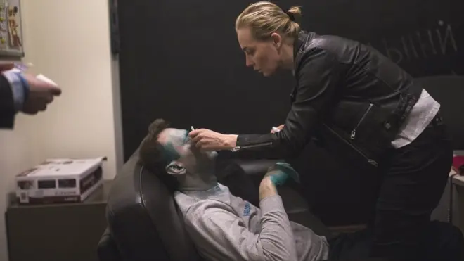 Российские врачи советуют Навальному лечить обожженный зеленкой глаз за рубежом