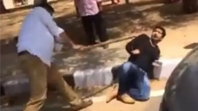 ભારતીય જનતા પક્ષના નેતા અનિલ ઉપાધ્યાયે દલિત યુવક સાથે મારપીટ કરી હોવાનો દાવો કરાયો છે