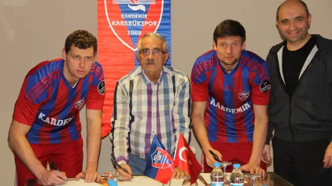 Олександр Рибка (крайній ліворуч) та Євген Селезньов (другий праворуч) не мали постійної ігорової практики у своїх колишніх командах