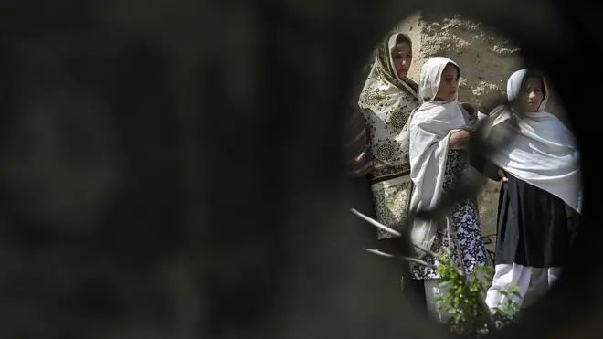 د نجونو او ښځو پر خلاقیت شک کوونکي لکه چې لنډيو ته نه ګوري.