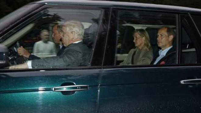 ウィリアム王子が運転手する車には、エドワード王子のソフィー妃も同乗していた
