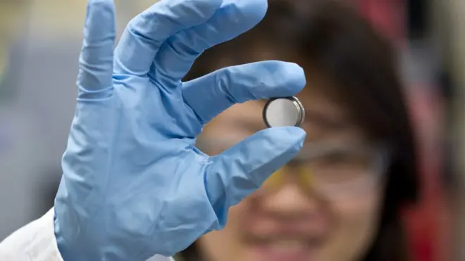 แบตเตอรี่ลิเทียมไอออน เป็นนวัตกรรมที่ปฏิวัติโลกยุคใหม่ให้มีสิ่งอำนวยความสะดวกที่สามารถชาร์จไฟซ้ำ เพื่อนำมาใช้งานได้หลายครั้ง