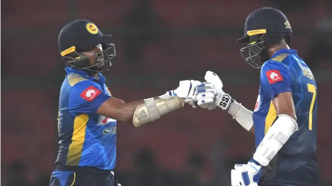 شیہان جے سوریا نے اپنی سی کوشش کی اور ایک زبردست کاونٹر اٹیک کر کے میچ کو دیر تک دلچسپ بنائے رکھا۔