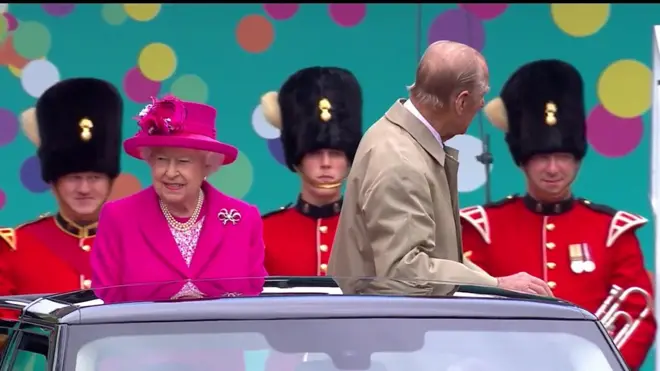 Чи можна приїхати на виборчу дільницю на коні? Чи може дільниця розміститися у пабі? І за кого голосує королева Єлизавета ІІ?