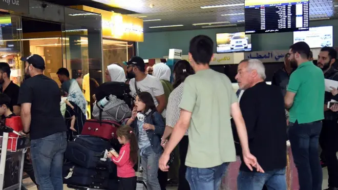 فارون من القتال في السودان.