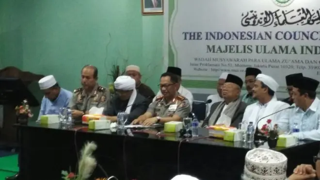 Kapolri Tito Karnavian (tengah) bersama pimpinan MUI, Maruf Amin dan Rizieq Shihab saat mengumumkan rencana demo tanggal 2 Desember.