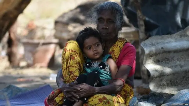 යුද්ධයේ අවසාන සමයේදී යුද අපරාධ කළ බවට ආරක්ෂක හමුදාවලට සහ කොටි සංවිධානයට චෝදනා එල්ල වී තිබේ