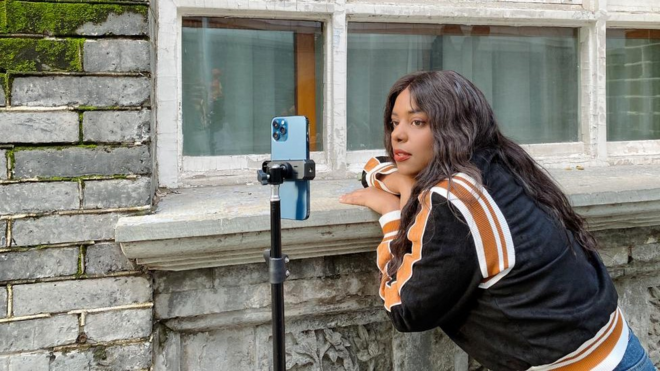 Mayumi grava vídeoroleta para decisõescelular