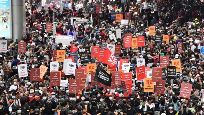 กลุ่มไม่เอาระบอบสมบูรณาญาสิทธิราชย์