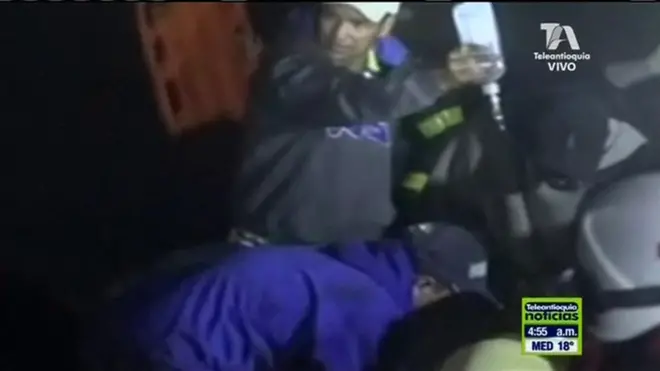 Rescatistas en el lugar en que cayó el avión del equipo Chapecoense