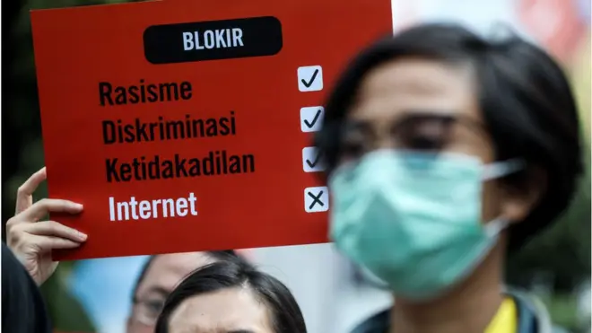 Unjuk rasa menentang penutupan akses internet Papua pada tahun 2019 ditentang sejumlah kalangan.