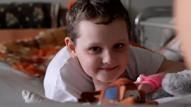 Дитина, яка постраждала від касетних обстрілів Чернігова