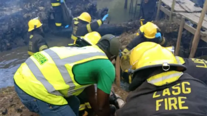 LASEMA pipo dey dey cari deadibodi of victim dey di fire kill