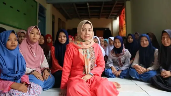 Para ulama dan santri perempuan bersiap di Pesantren Kebon Jambu, Cirebon.